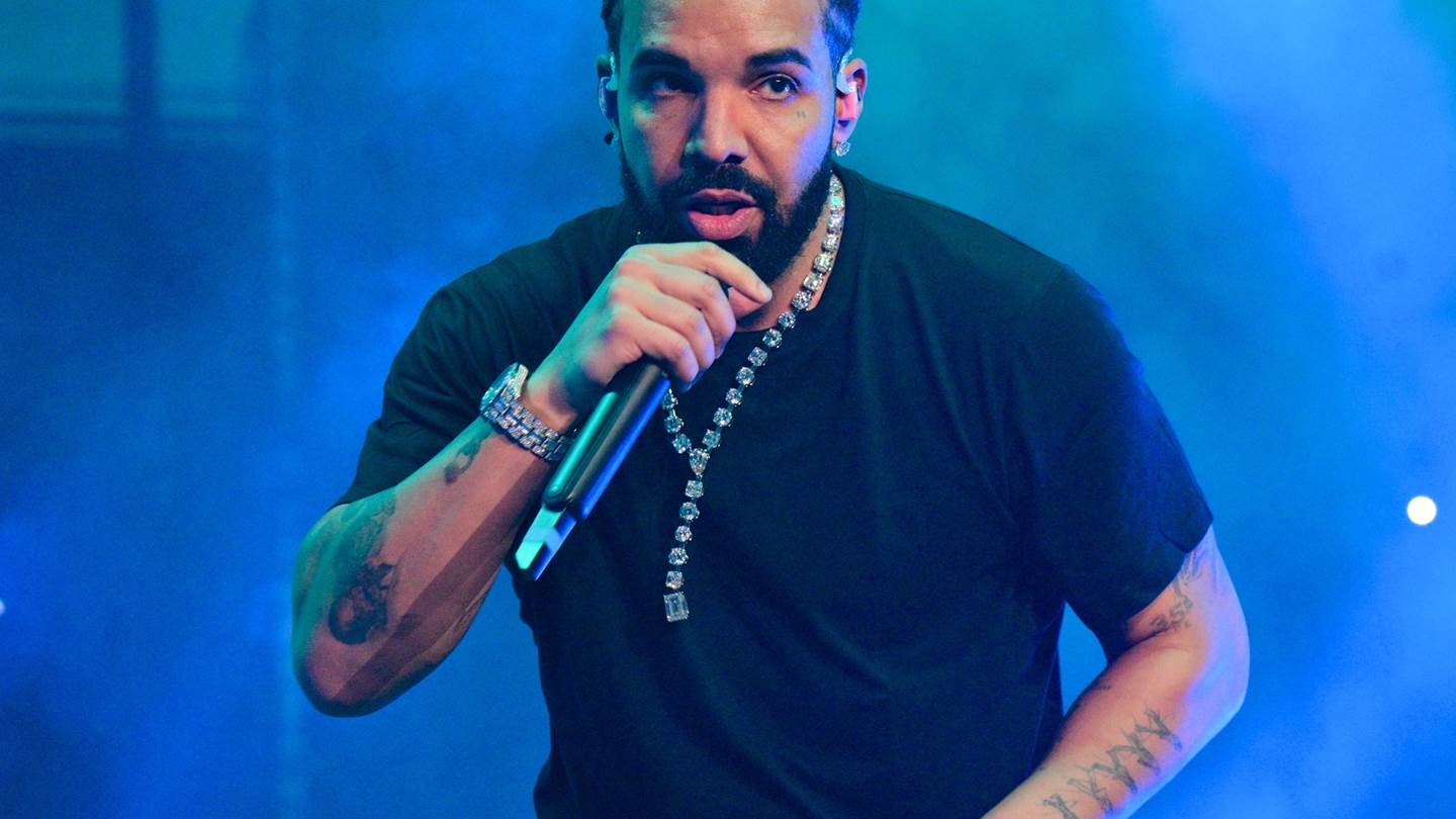 Ο Drake έπαθε Snoop Dogg και δέχεται τρολάρισμα