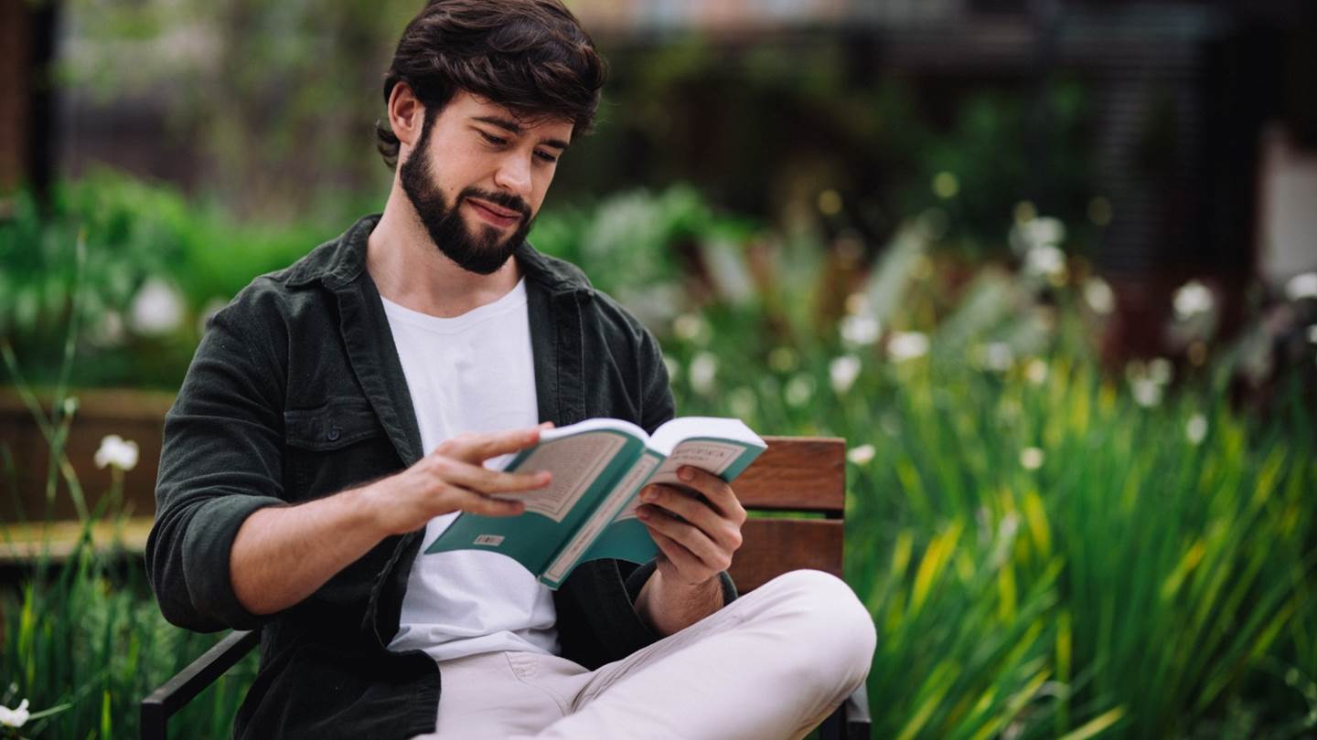 Αυτό είναι το βιβλίο που διαβάζουν όλοι αυτή τη στιγμή