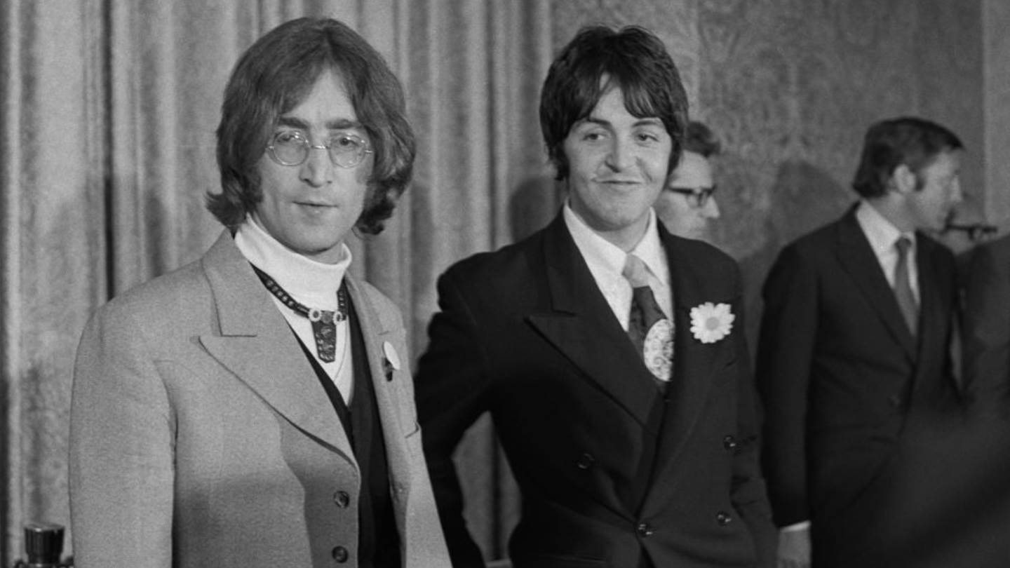 Όταν ο John Lennon συνάντησε για πρώτη φορά τον Paul McCartney