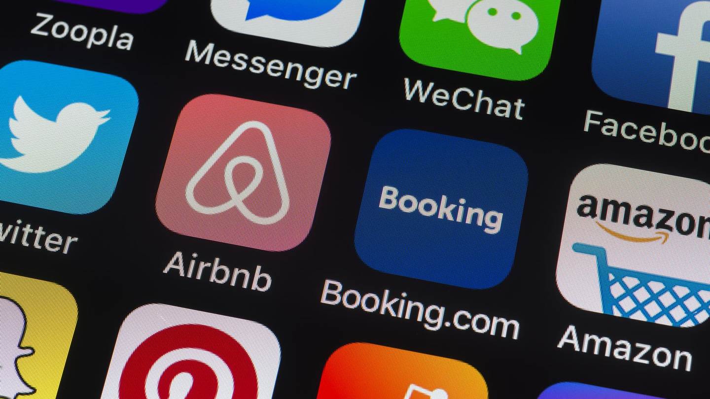 Πώς οι τρεις ιδρυτές της Airbnb διπλασίασαν τις περιουσίες τους σε μία ημέρα