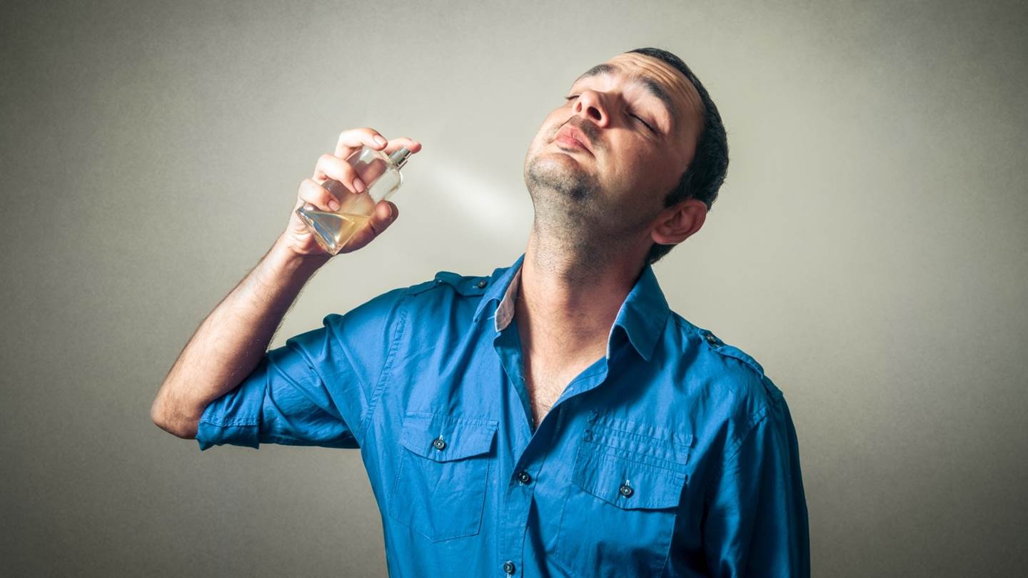 Πώς το άρωμά σου θα διαρκεί περισσότερο με 8 απλούς τρόπους