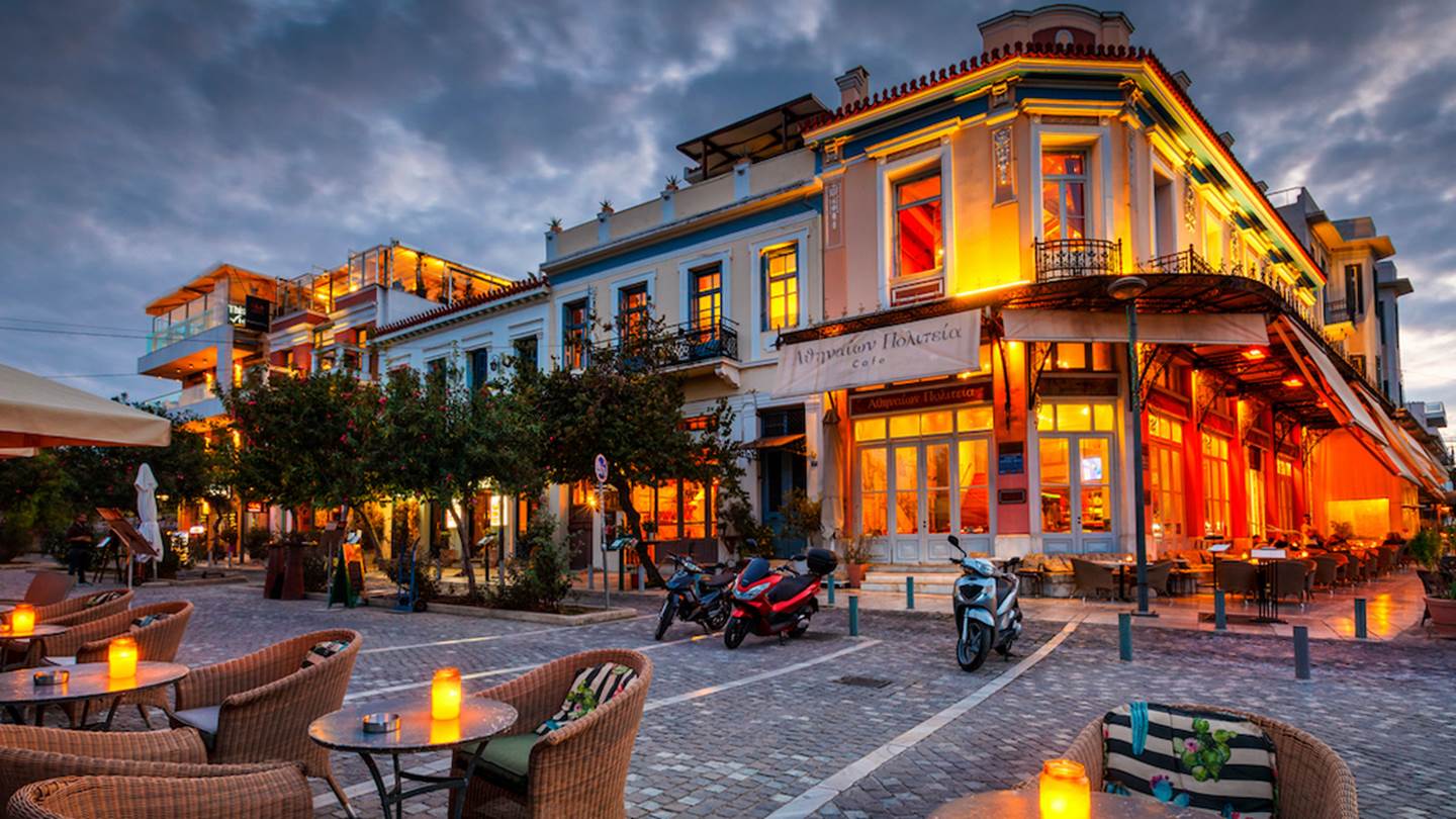 Χαλάρωση των μέτρων για τον κορονοϊό εισηγούνται οι ειδικοί