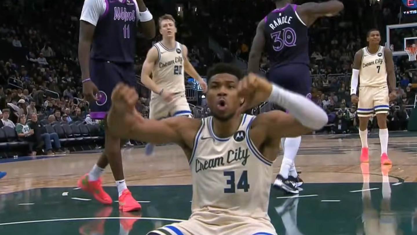 Πρόβλημα στο Μιλγουόκι: Ο Γιάννης Αντετοκούνμπο αποδοκίμασε το κοινό των Bucks