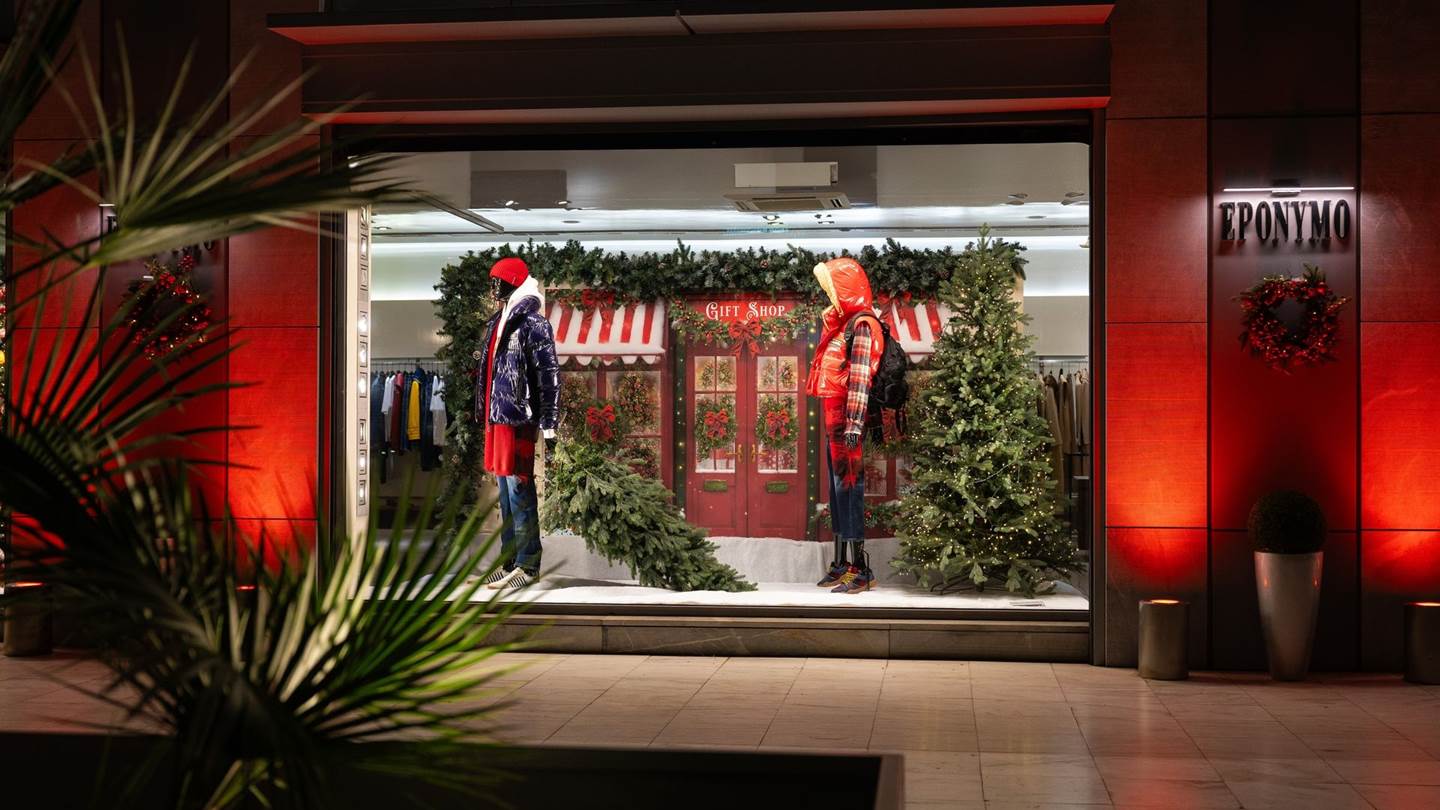 Μood Χριστουγέννων στο Eponymo στη Γλυφάδα: Walking in a window Wonderland!