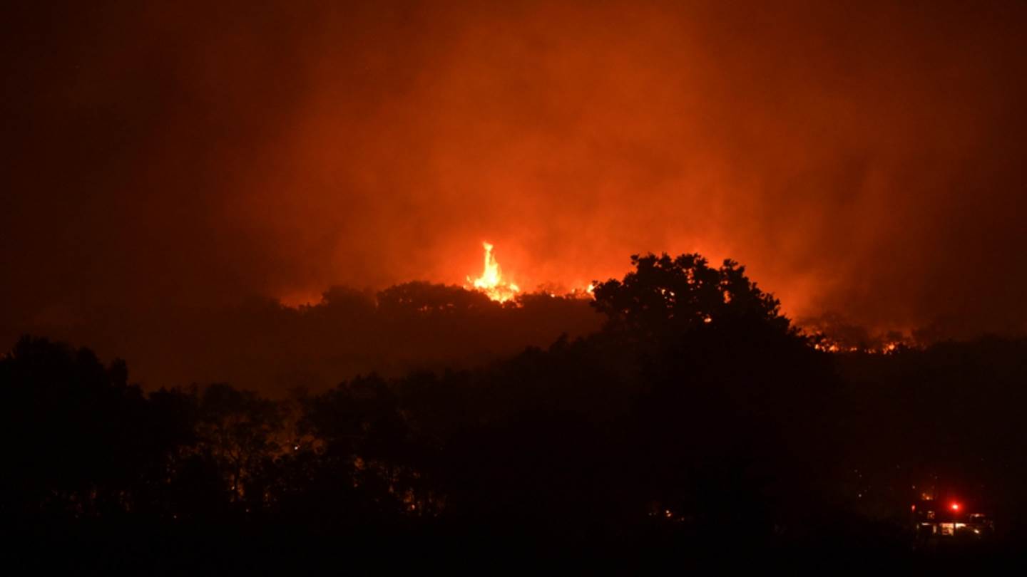 Συνεχίζεται η μάχη με τις φλόγες στην Αλεξανδρούπολη για τρίτη ημέρα