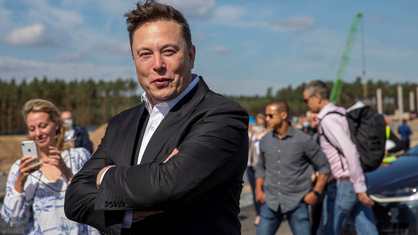 Φήμες λένε ότι οι Anonymous απείλησαν τον Elon Musk για το bitcoin