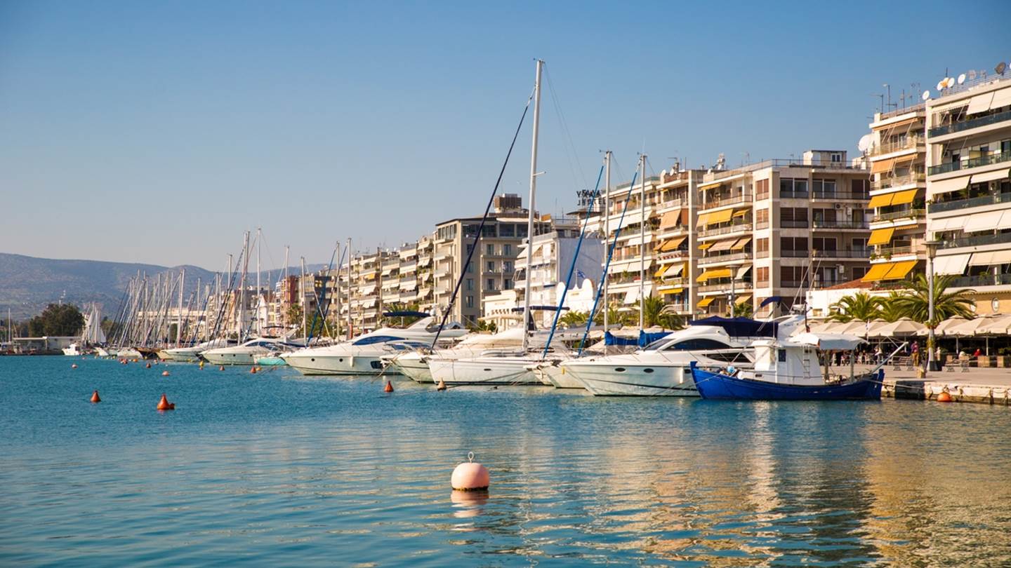 Στα θρυλικά τσιπουράδικα του Βόλου