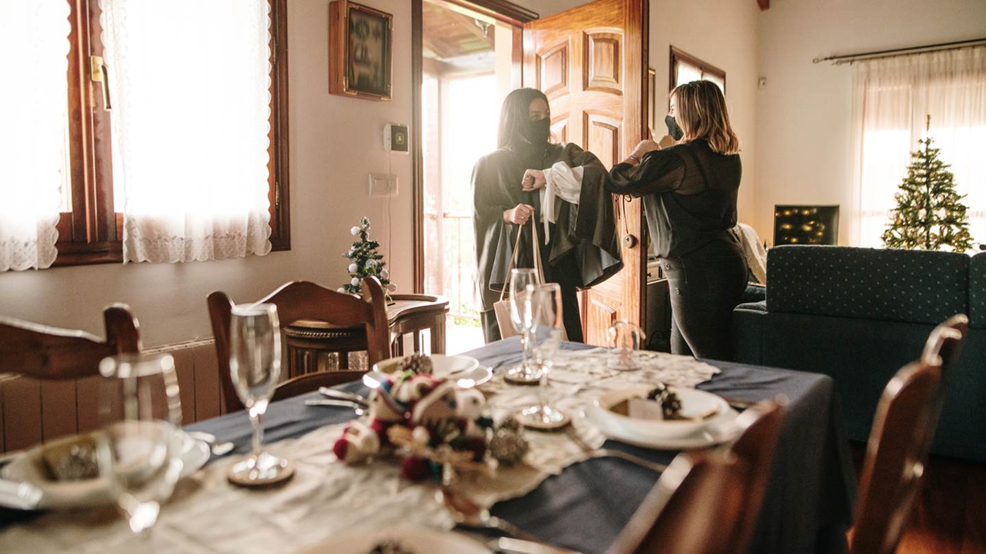 Τα νέα μέτρα που ισχύουν στο εξής ενόψει Χριστουγέννων