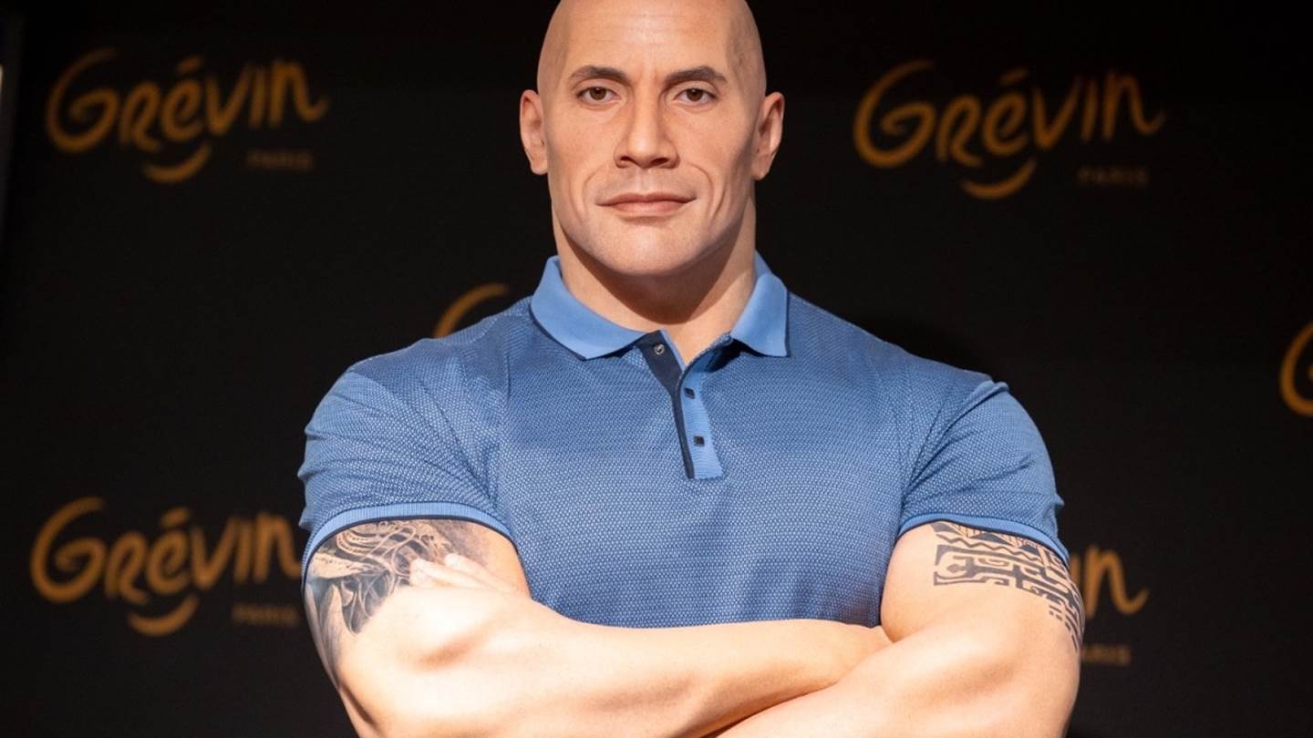 O Dwayne Johnson έχει φρικάρει με ένα κέρινο ομοίωμά του - δικαίως