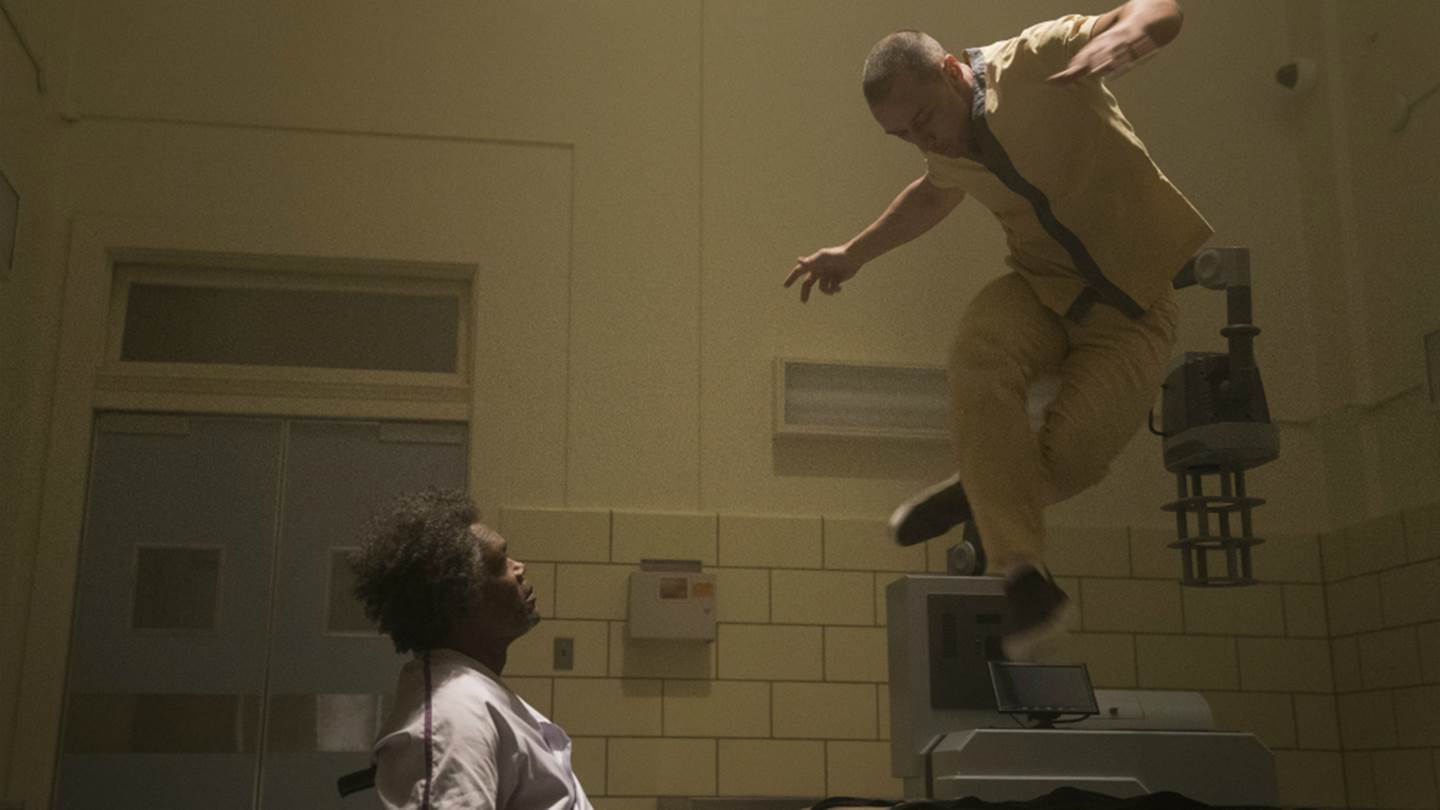 Το πρώτο μεγάλο θρίλερ της χρονιάς είναι το κλειστοφοβικό Glass