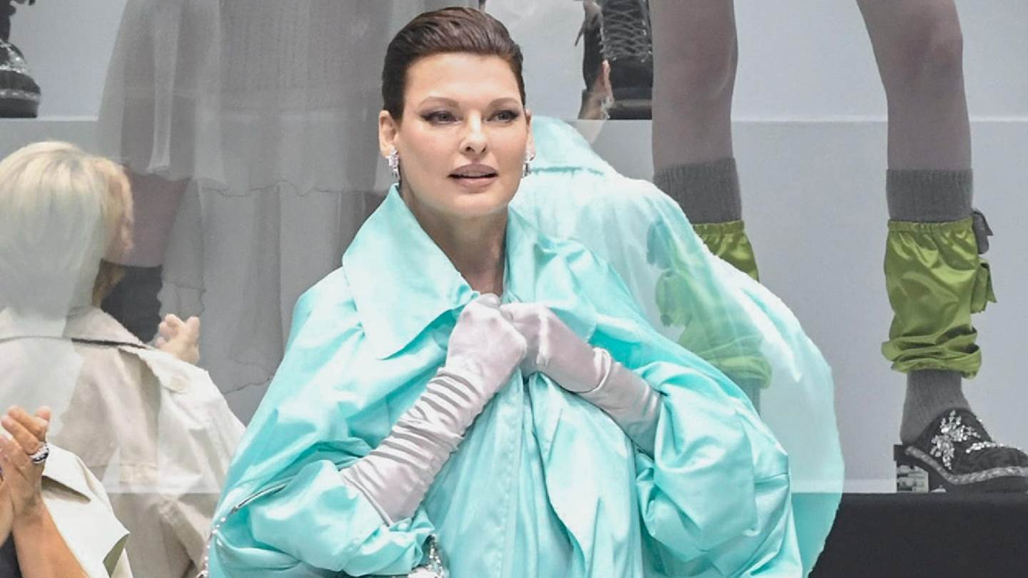 H Linda Evangelista έκανε comeback, comeback στον έρωτά μας
