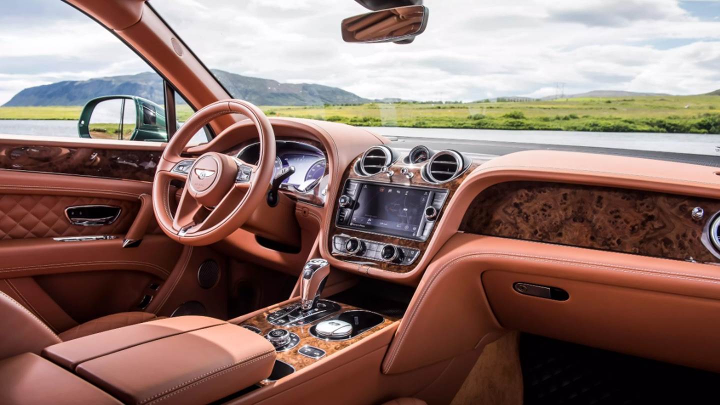 Τα αυτοκίνητα με τους πιο εντυπωσιακούς εσωτερικούς χώρους