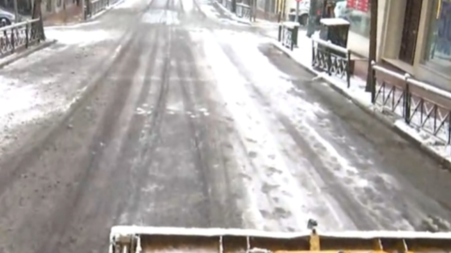 Η Μήδεια έφερε εκχιονιστικά μέχρι και στο Κολωνάκι