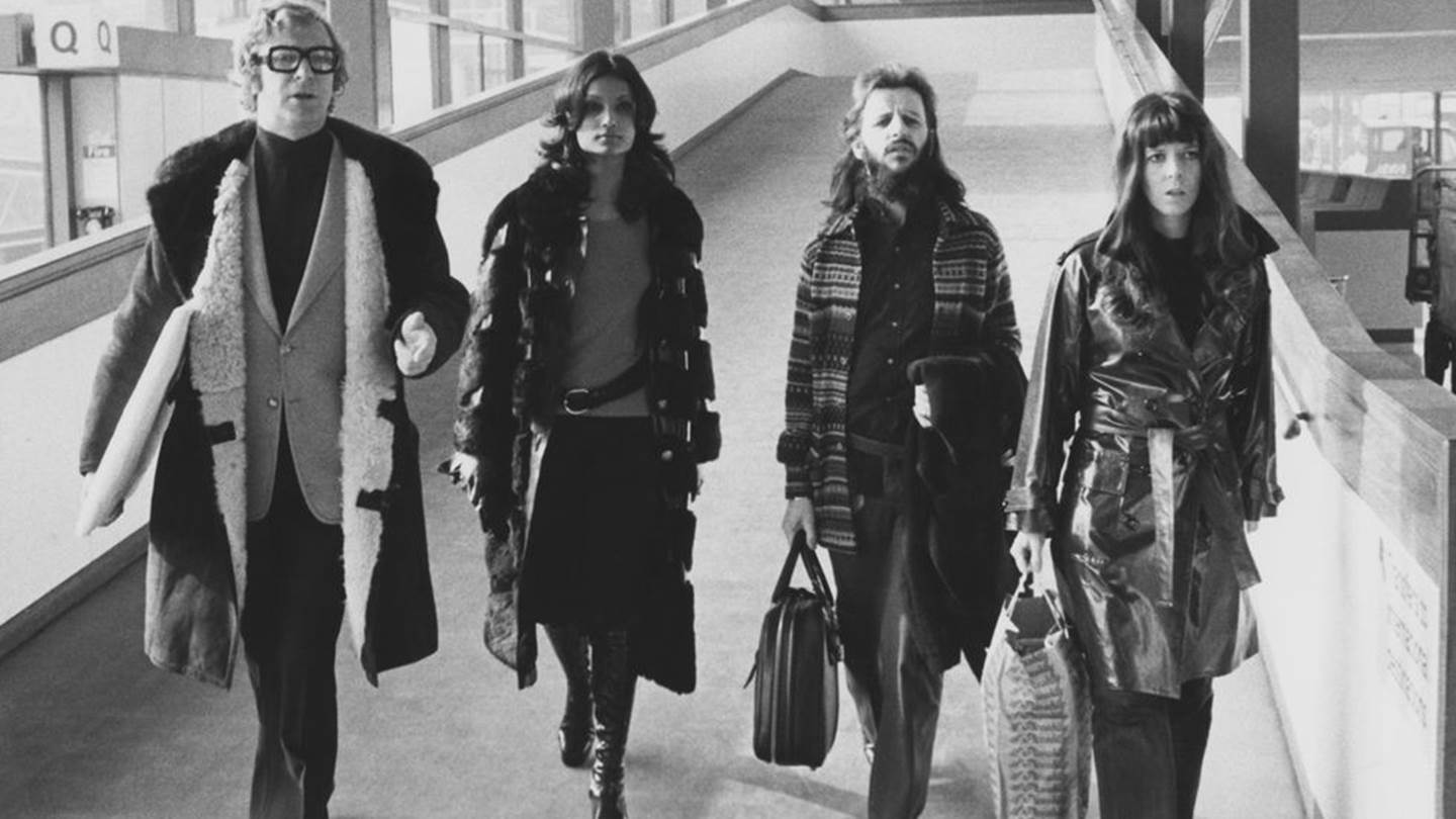 Τι πιο cool από celebrities να βολτάρουν στα αεροδρόμια των 70s