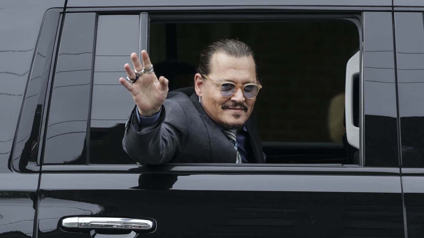 Σε άλλα νέα, o Johnny Depp κυκλοφόρησε τραγούδι