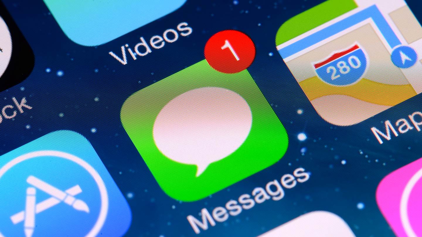 Η Apple διαψεύδει ότι παρακολουθεί τα iMessages
