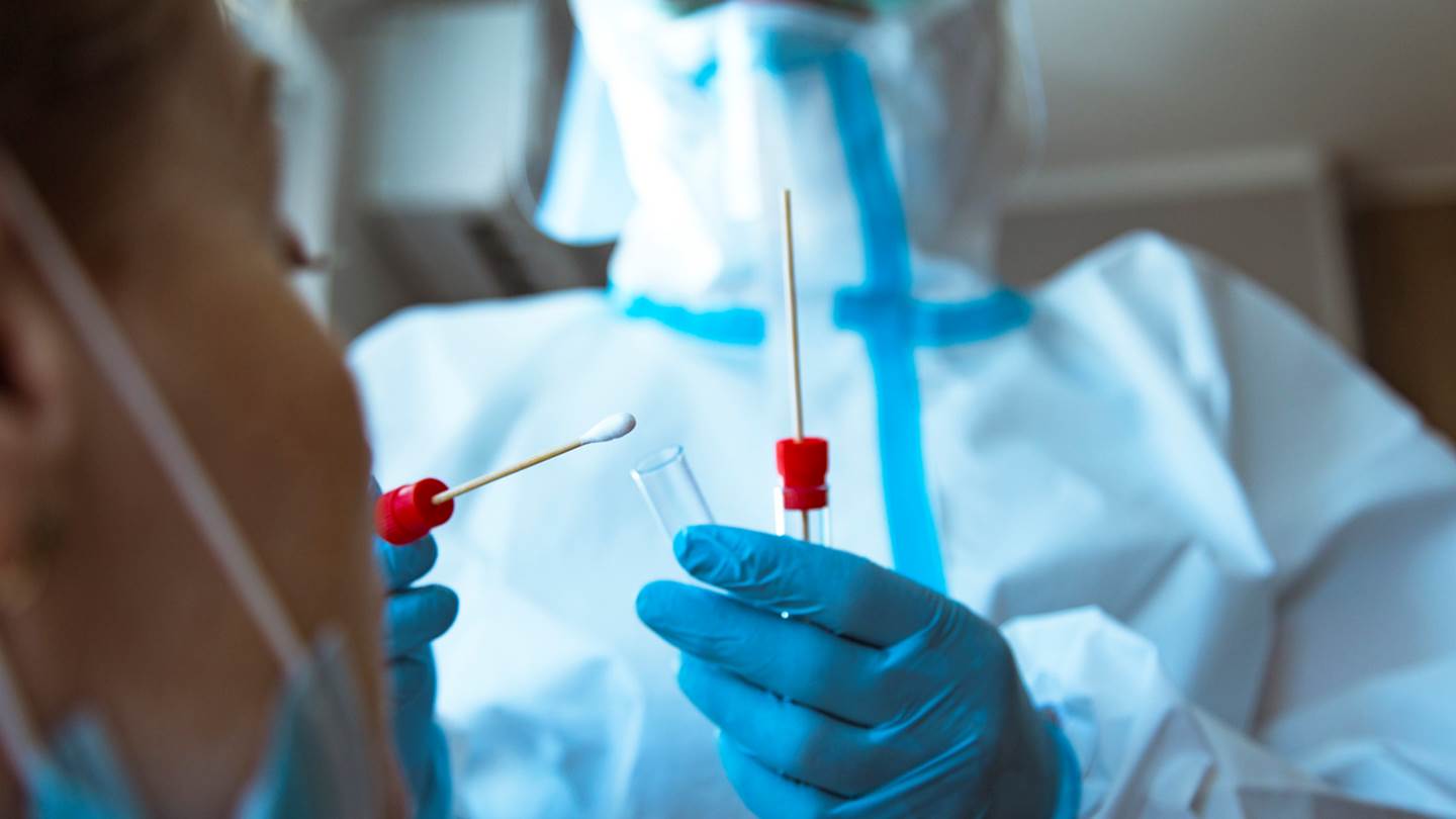 Τα νέα μέτρα που φέρνει η μετάλλαξη Όμικρον