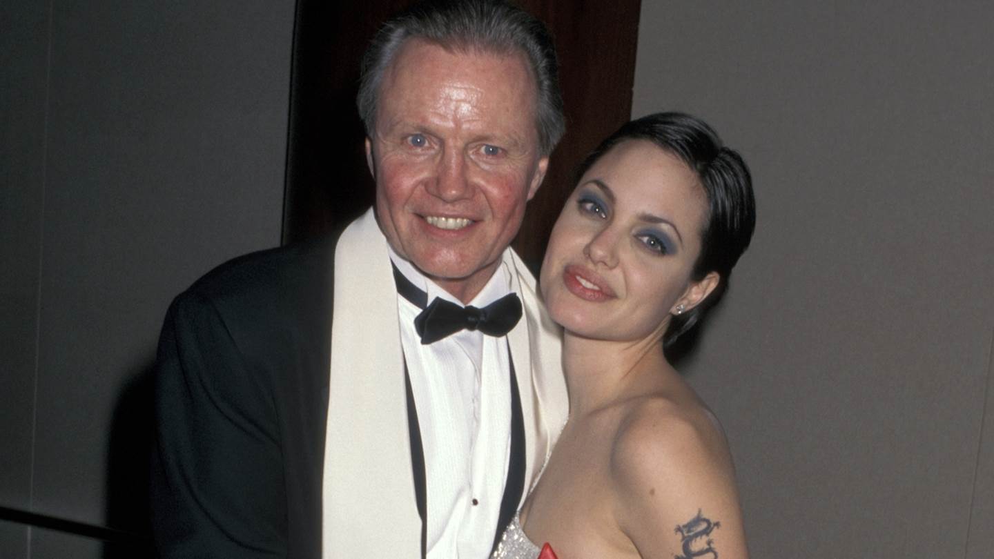 Μια ματιά στην προβληματική σχέση του Jon Voight με την Angelina Jolie