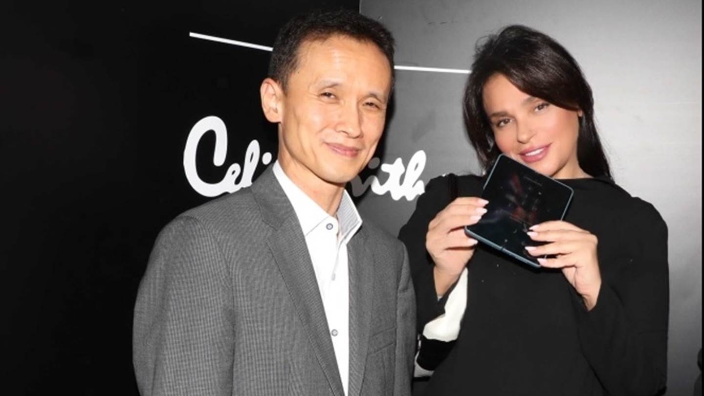 Όταν η Σίλια Κριθαριώτη συνάντησε το Samsung Galaxy Z Flip4