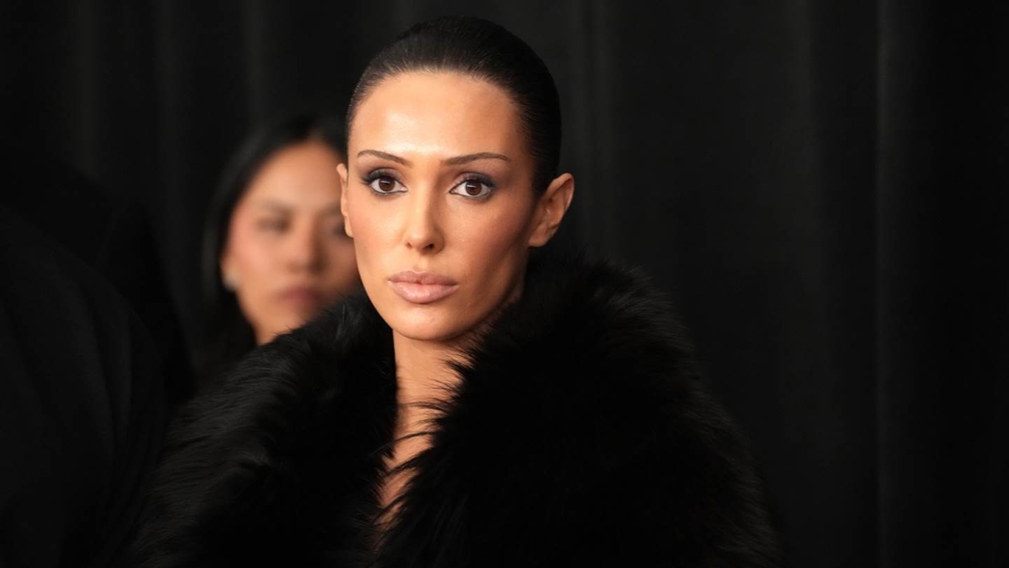 Η Bianca Censori εμφανίστηκε γυμνή κατά λάθος σε livestreaming (βίντεο)