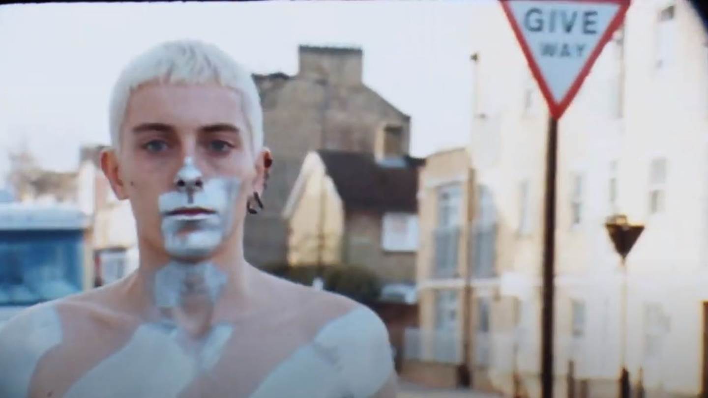 Μια ταινία μικρού μήκους για την αντρική συλλογή του Alexander McQueen