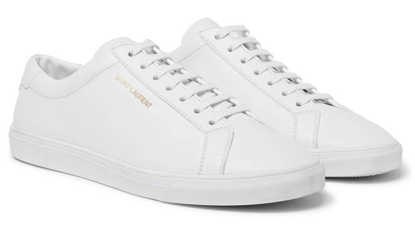 Τα λευκά sneakers δεν είναι μόνο για το καλοκαίρι