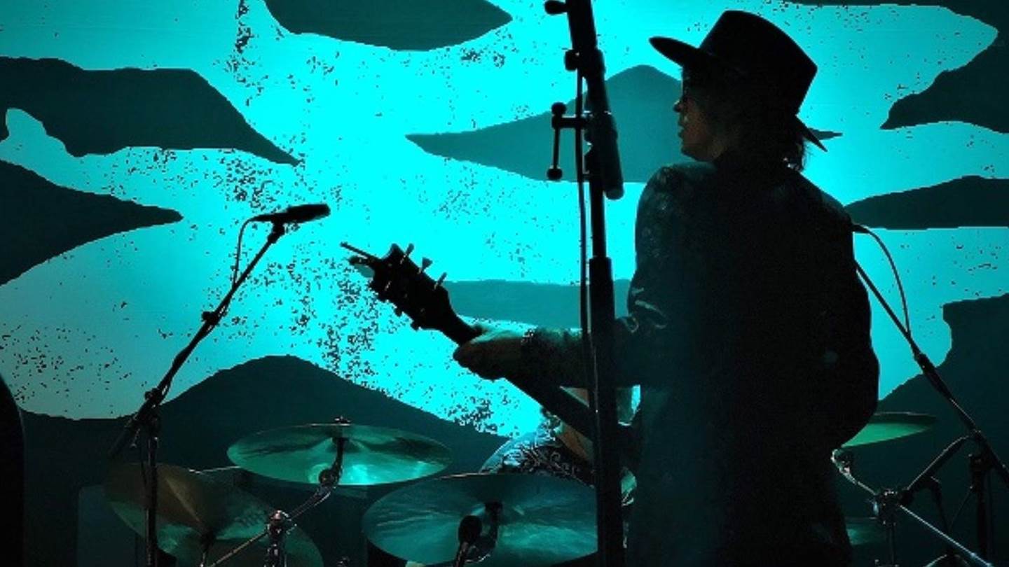 O Mike Scott έχει κάτι να μας πει πριν από την εμφάνιση των Waterboys στο Ηρώδειο