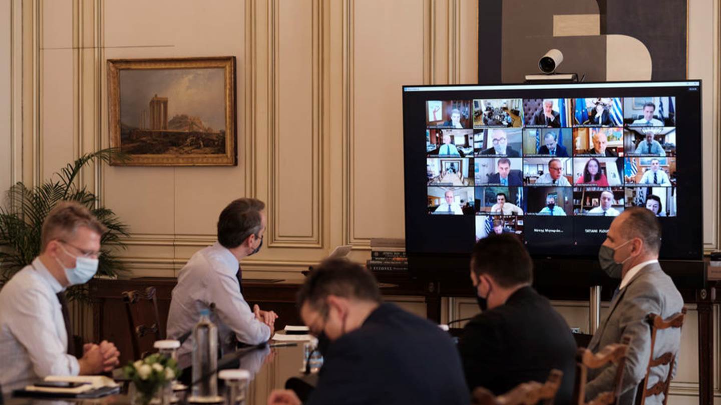 Νέα μέτρα διάρκειας ενός μήνα θα ανακοινώσει αύριο ο Κυριάκος Μητσοτάκης