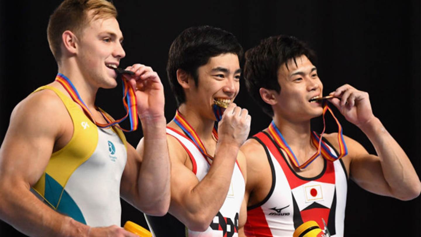 Γιατί οι Ολυμπιονίκες δαγκώνουν τα μετάλλια