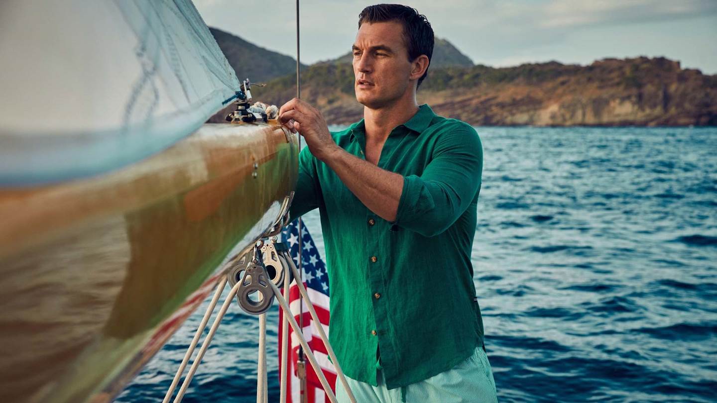 #SeasonFavorites| Βρήκαμε το διαχρονικό πουκάμισο που θα φοράς όλο το καλοκαίρι