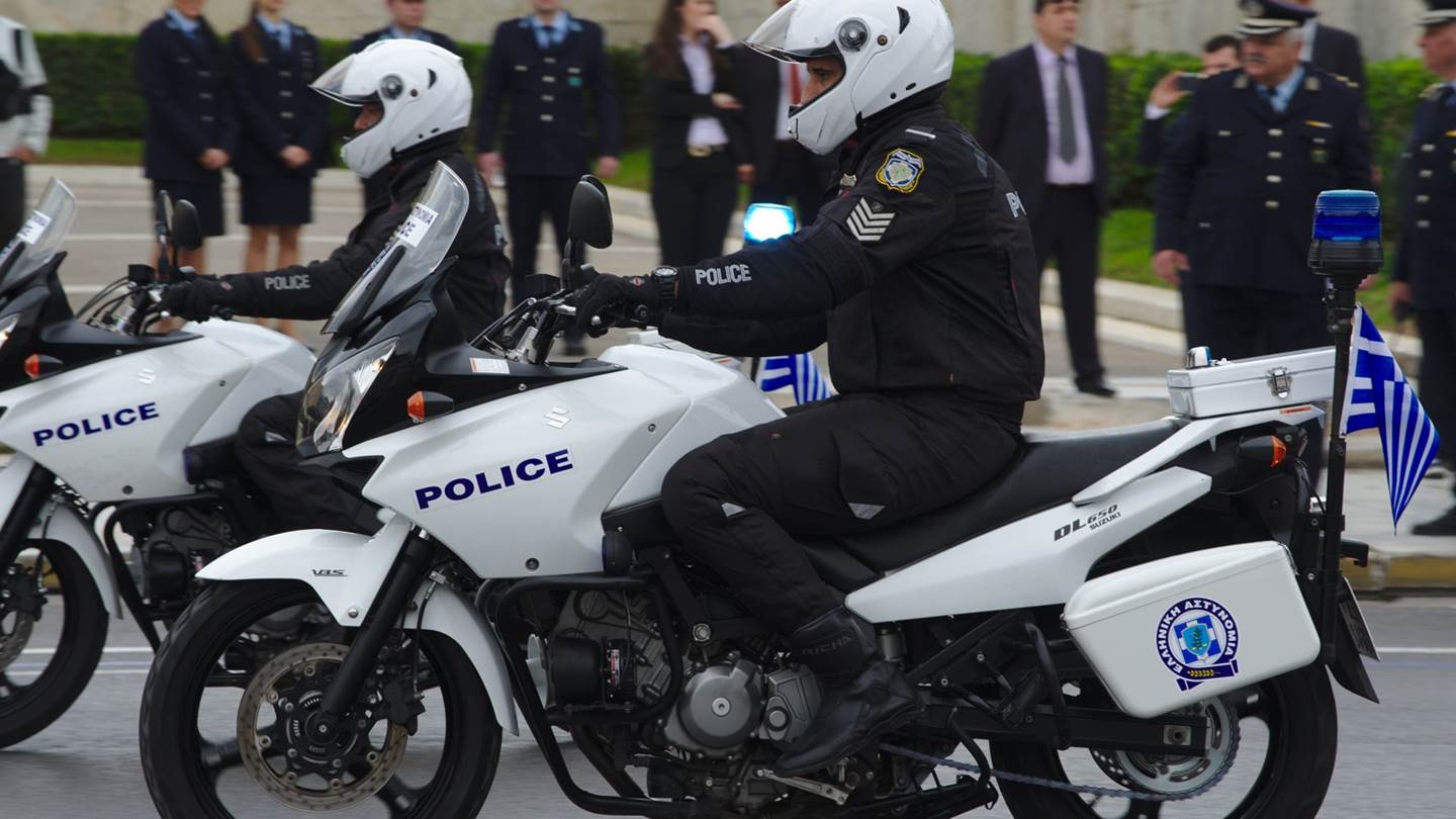 Έφοδοι της ΕΛ.ΑΣ σε σπίτια για τζόγο και πάρτυ