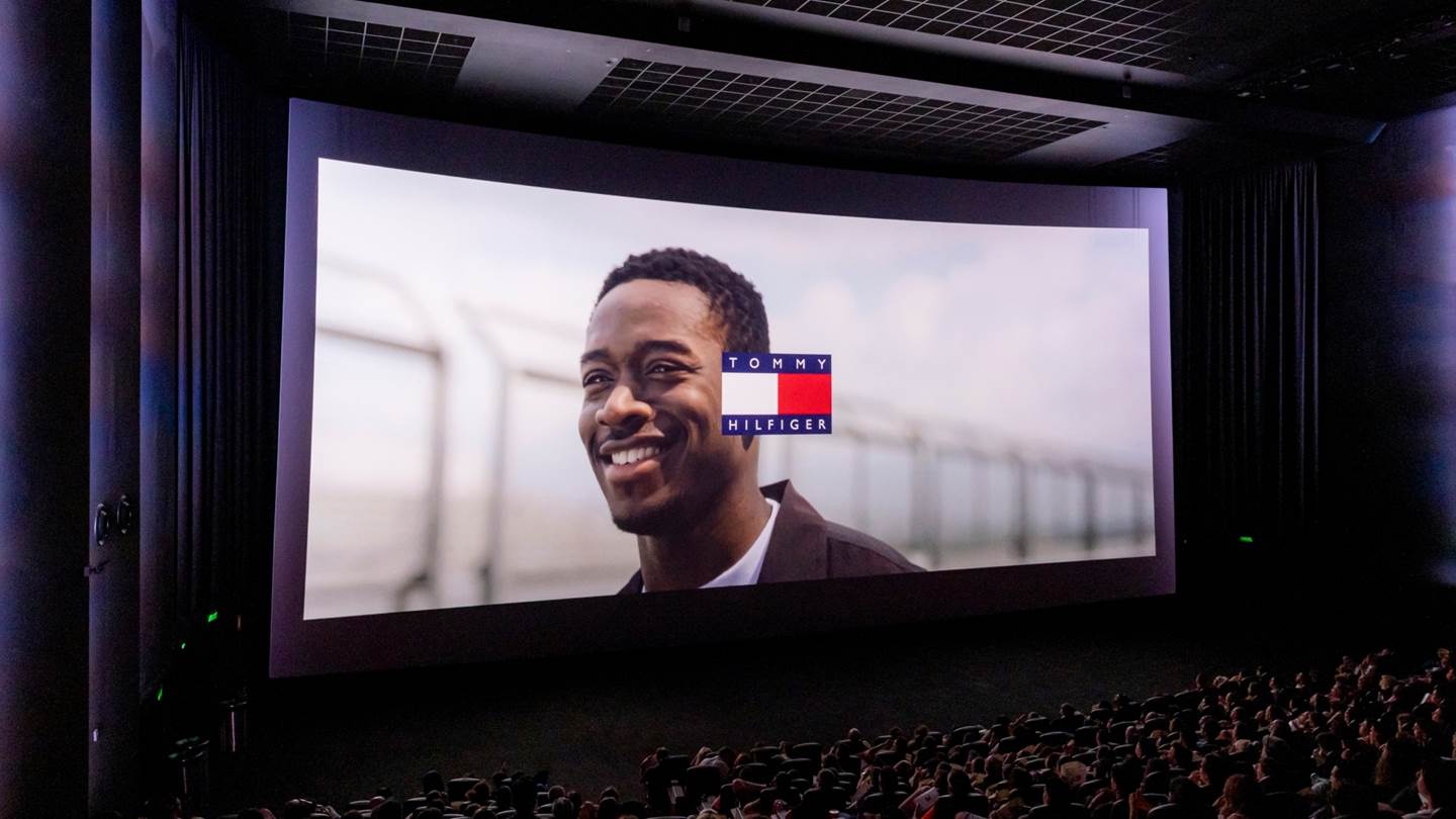 Tommy Hilfiger x F1- Η ΤΑΙΝΙΑ: Η πολυαναμενόμενη avant-première της Αθήνας γεμάτη μόδα, racing vibes και κινηματογραφική αίγλη