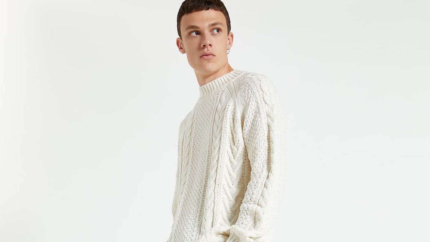 Τα πουλόβερ, τα φούτερ και τα t-shirts που θα φορέσεις εντός και εκτός σπιτιού