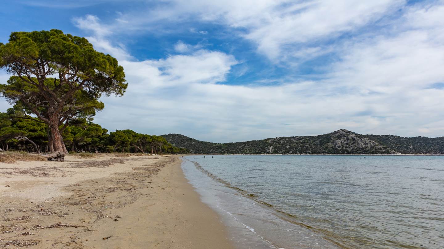 Οι 19 παραλίες της Αττικής με Γαλάζια Σημαία