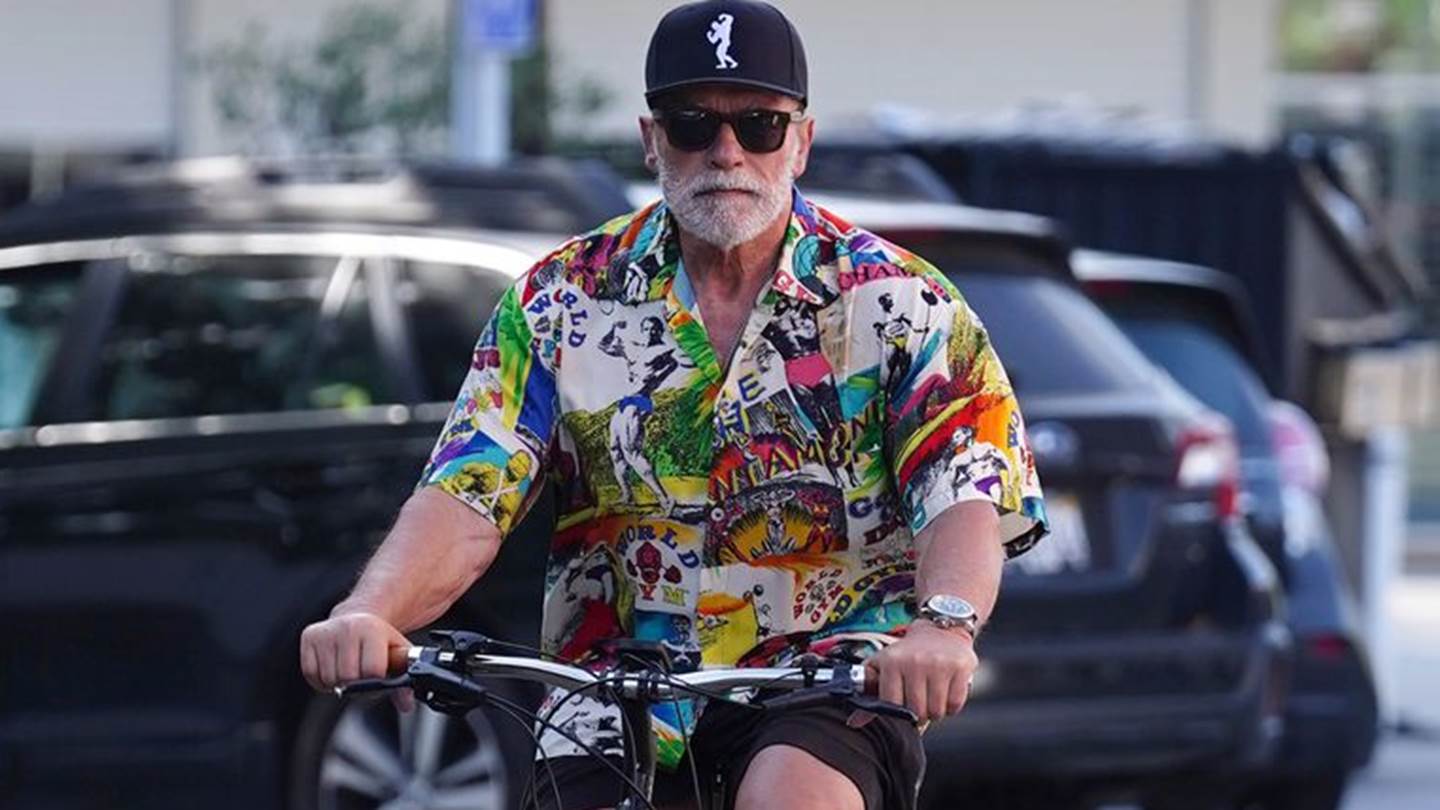 Ο Arnold Schwarzenegger στα 72 του ντύνεται αφόρητα cool