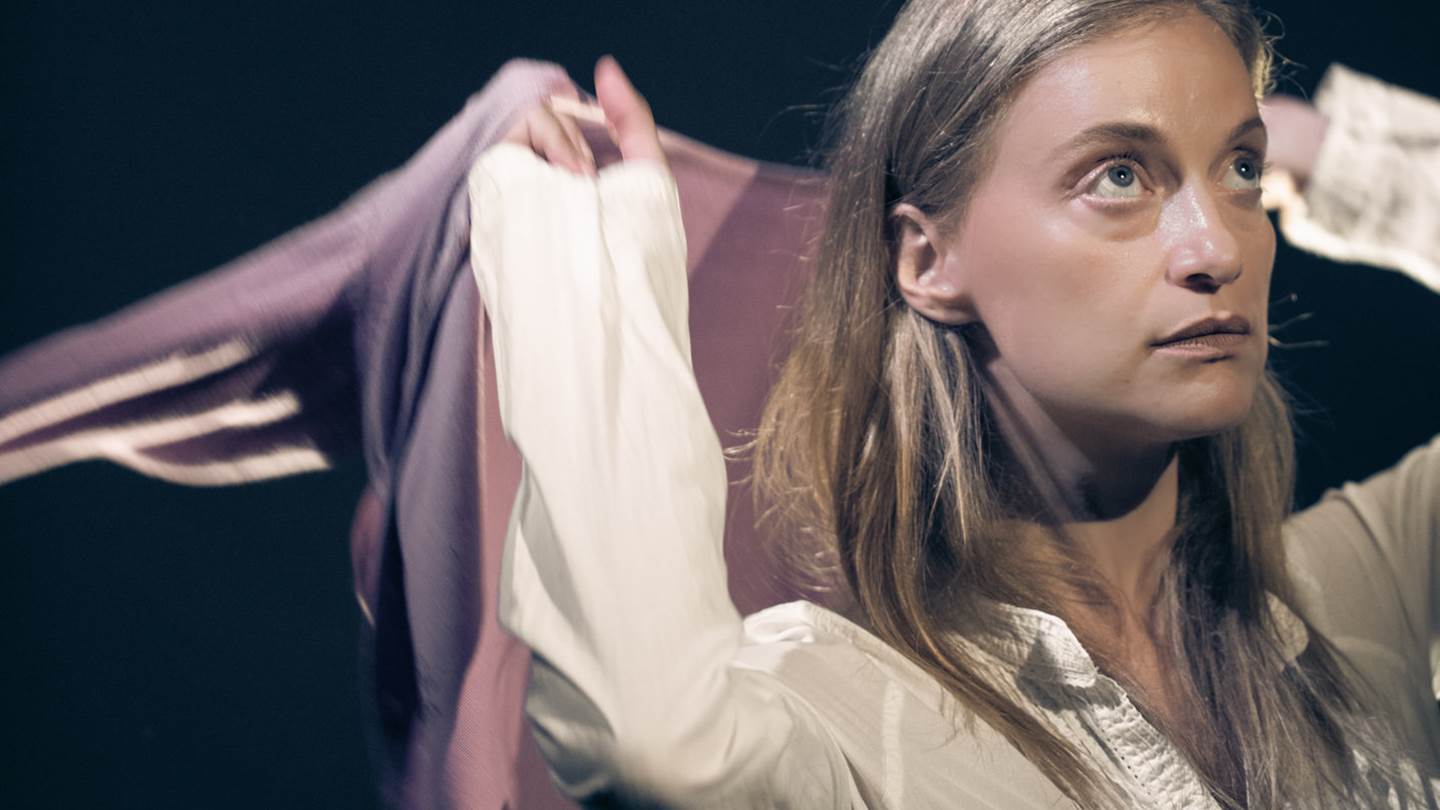 Η Λένα Δροσάκη όταν μιλά για τον εαυτό της νιώθει περίεργα