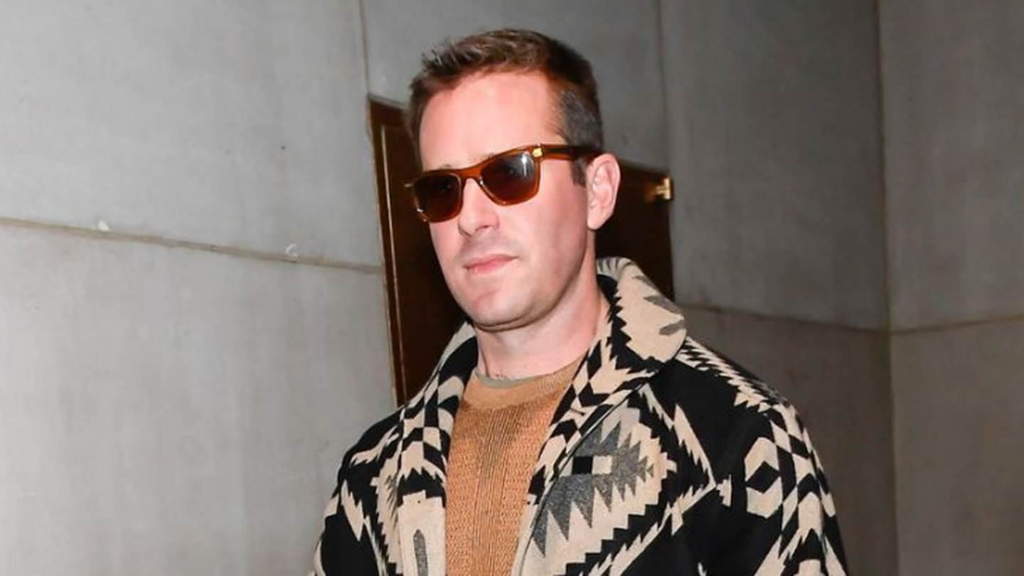 Ο Armie Hammer μόλις επέστρεψε τα ethnic prints στην αντρική μόδα