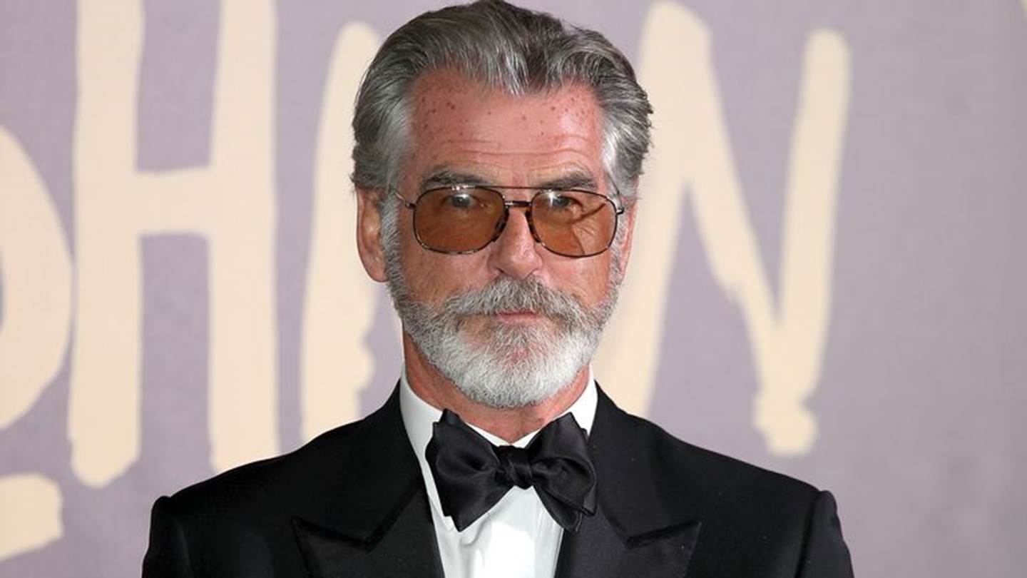 Στα 66 του, ο Pierce Brosnan είναι πιο cool από τον James Bond