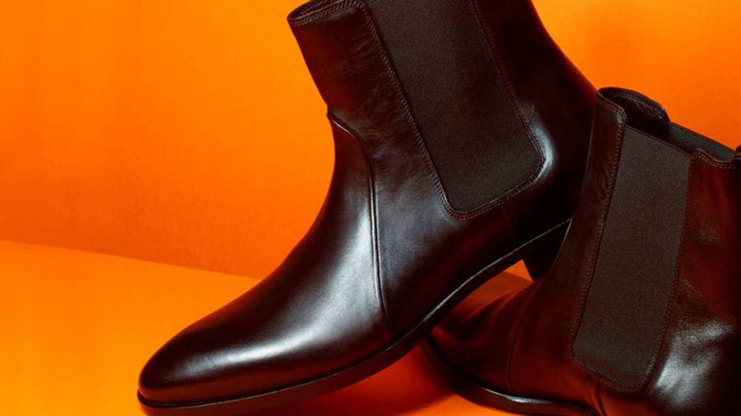 Η ροκ κομψότητα των Chelsea boots φοριέται καθημερινά