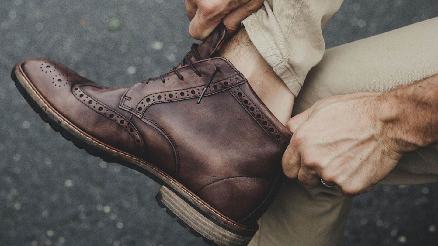 Τα Brogue Boots φοριούνται με κάθε smart casual σύνολο