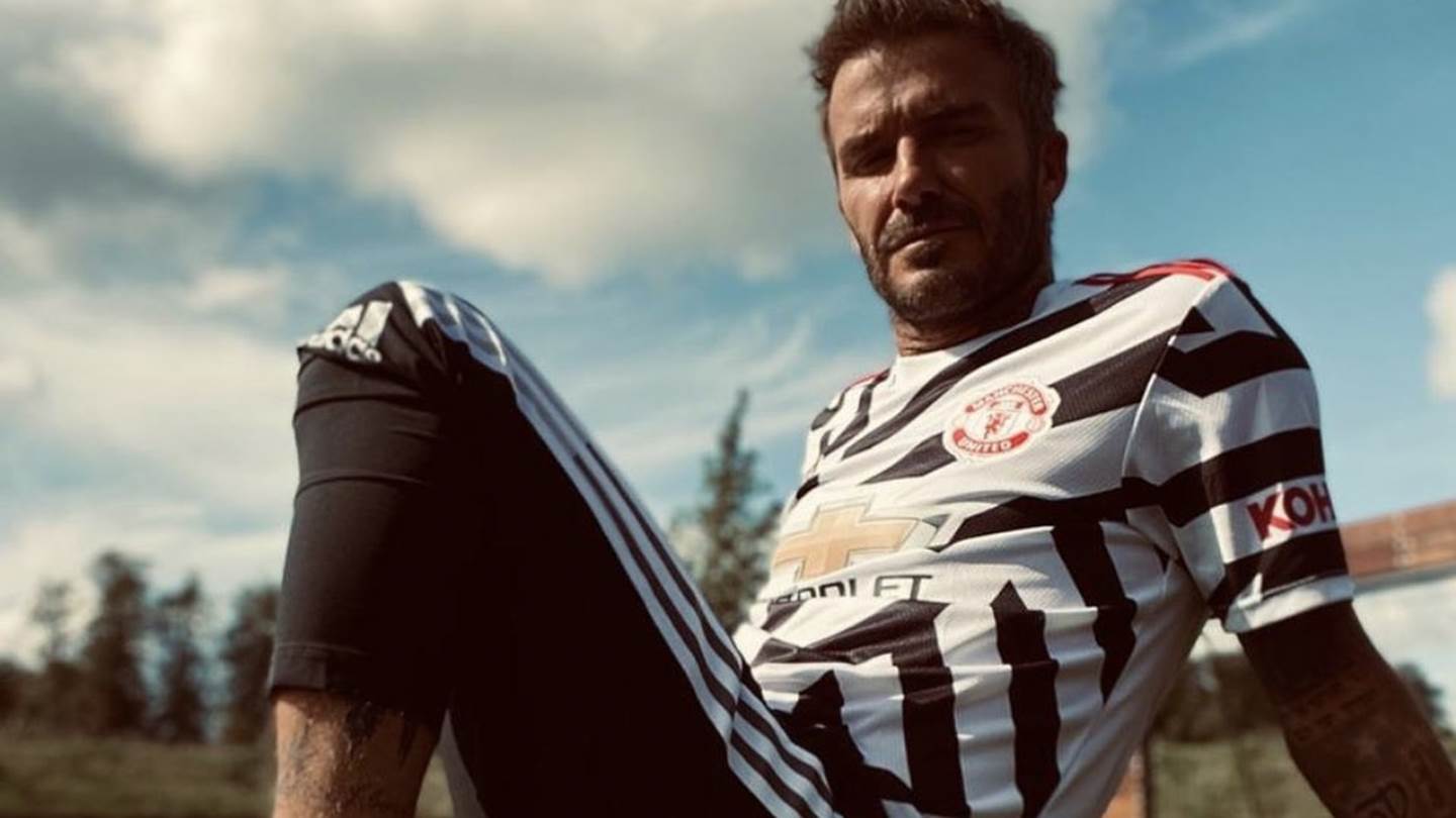 Μόνο στον David Beckham δείχνει στιλάτη η νέα φανέλα της Γιουνάιντεντ