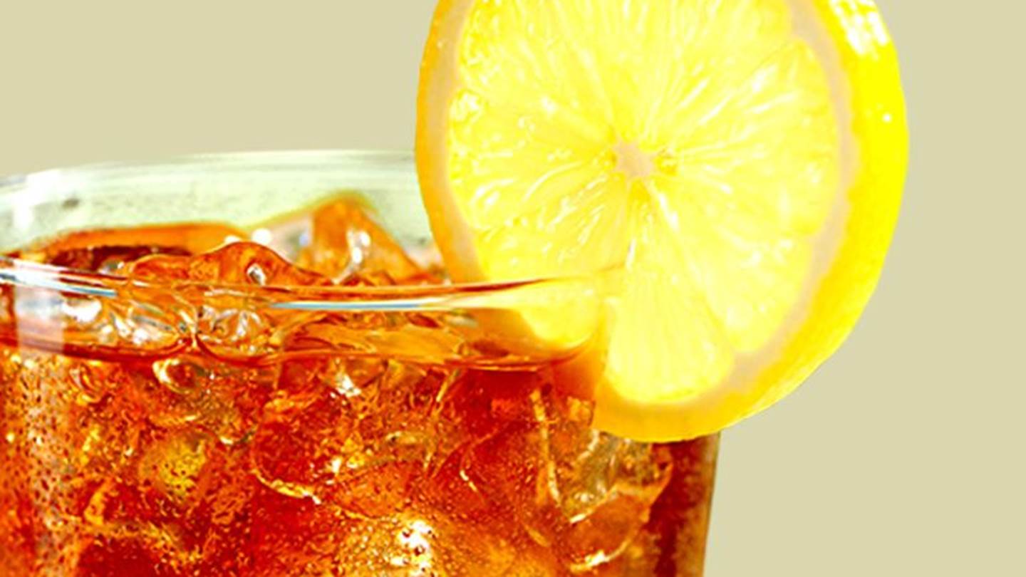 Spiked Arnold Palmer για τα μεσημέρια του καλοκαιριού
