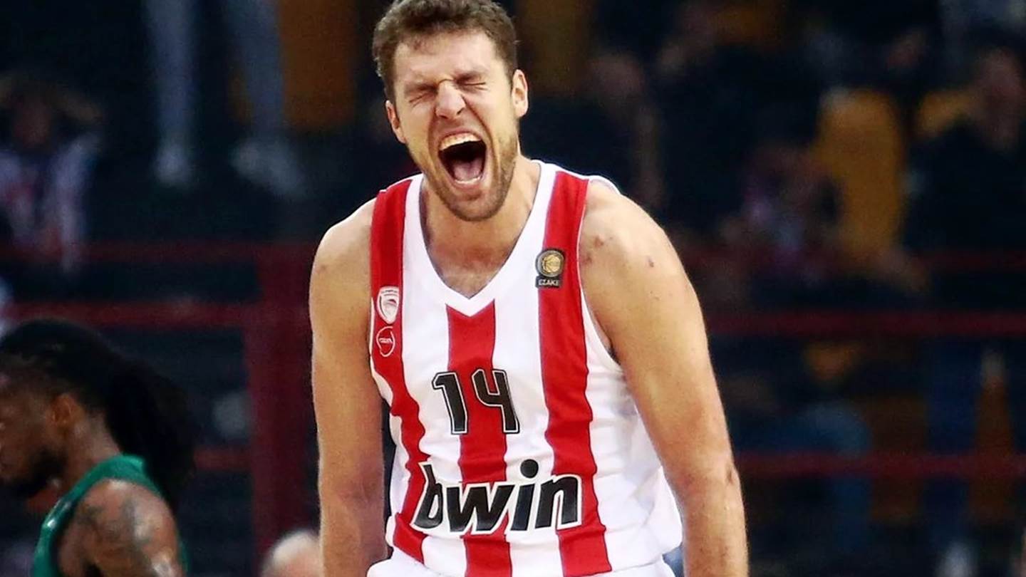 Όλα δείχνουν πως ο Σάσα Βεζένκοφ επιστρέφει στον Ολυμπιακό