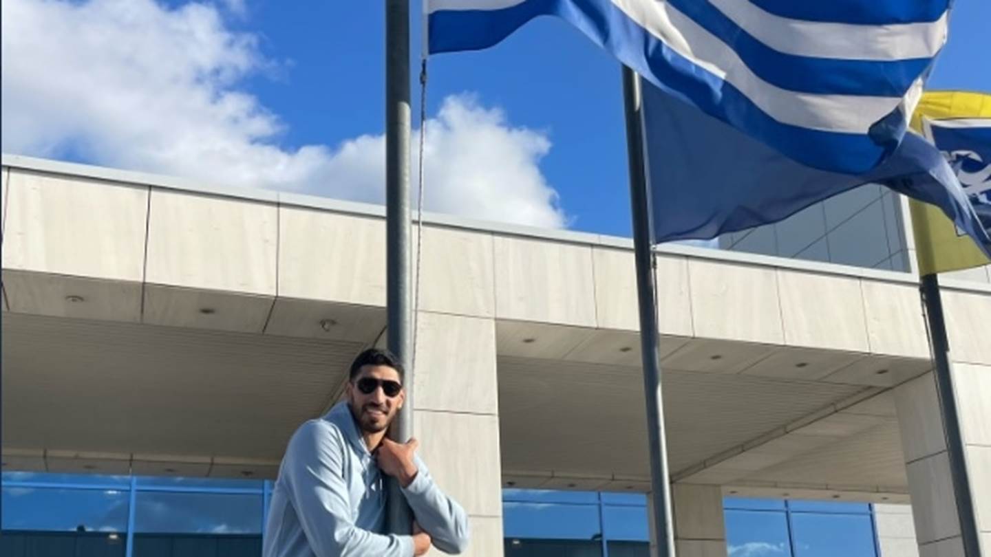 O φιλέλληνας Enes Kanter ήρθε επιτέλους στην Ελλάδα