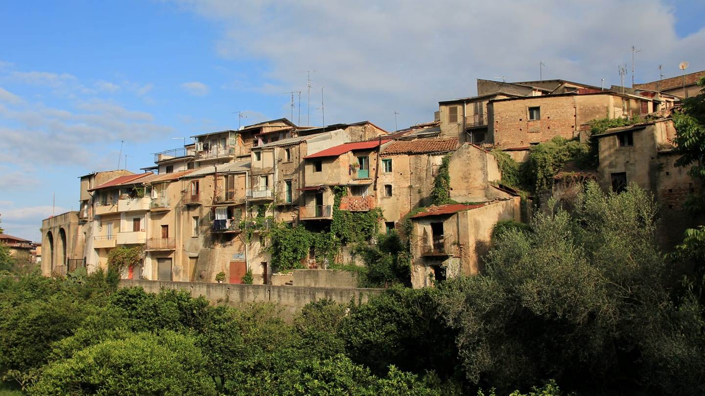 Πανέμορφο χωριό στην Ιταλία χαρίζει σπίτια για 1 ευρώ