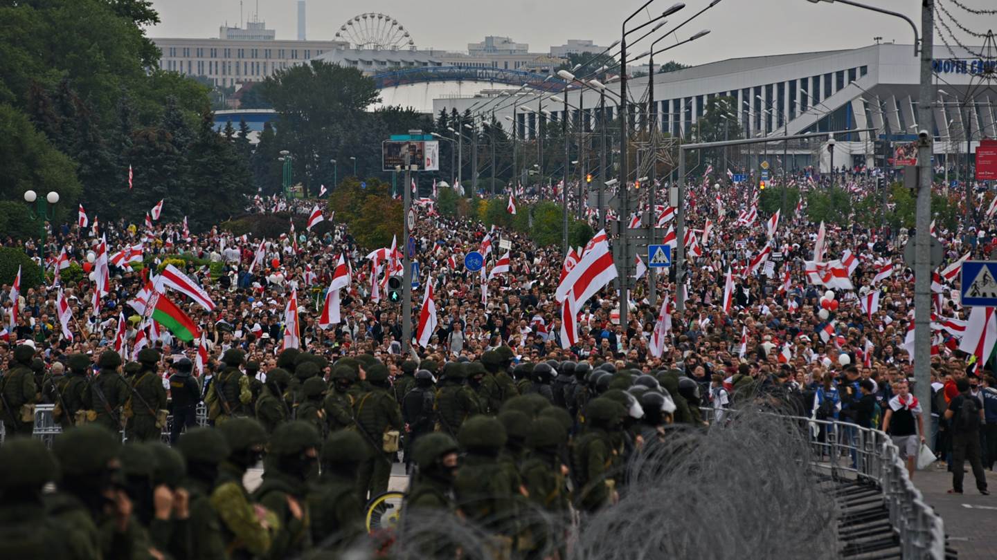 Ισχυρές διαδηλώσεις ενάντια στον Λουκασένκο πραγματοποιήθηκαν στη Λευκορωσία