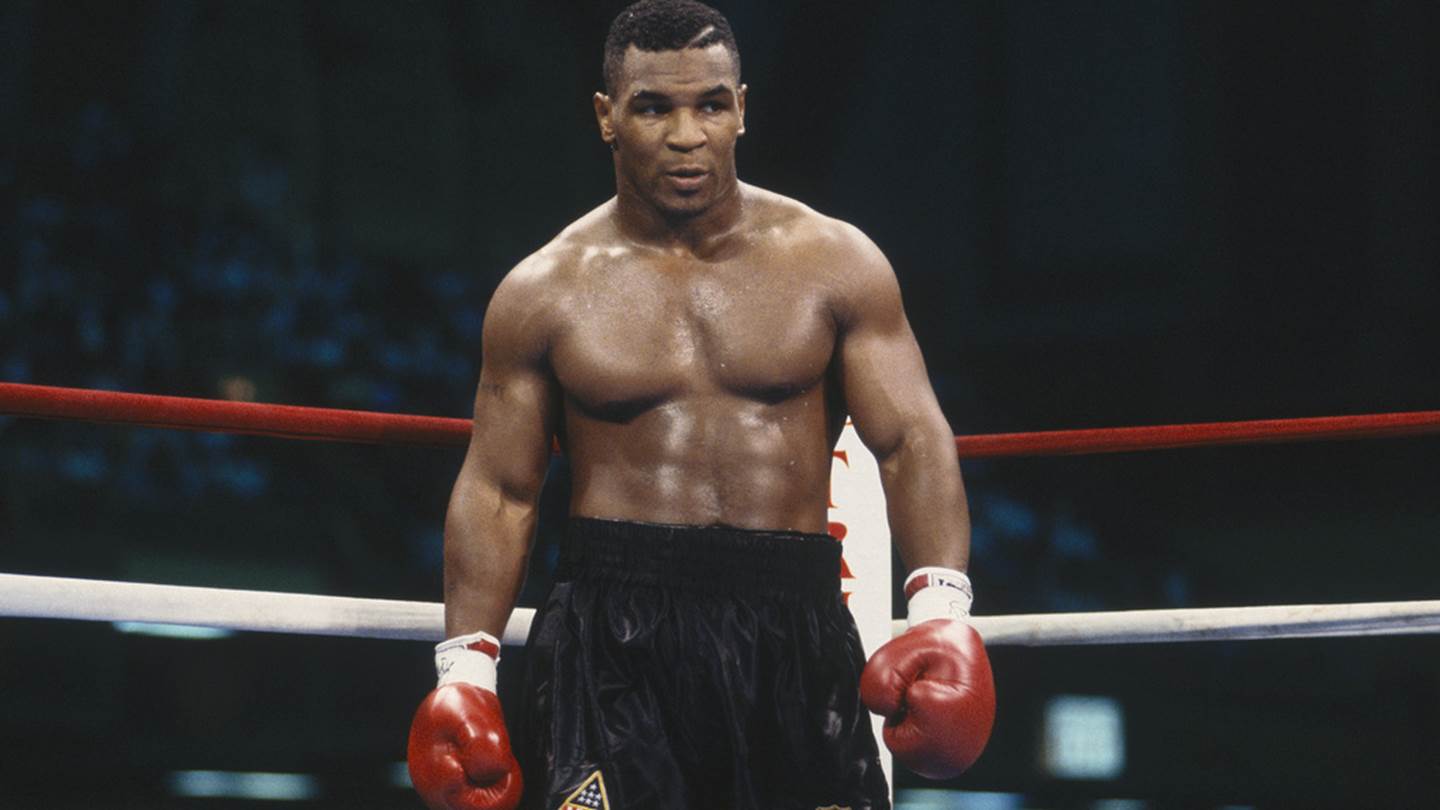 O Mike Tyson μπαίνει και επίσημα ξανά στο ρινγκ