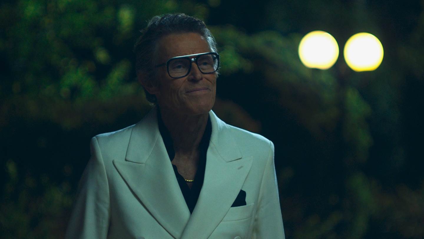 Στο The Birthday Party που γυρίστηκε στην Ελλάδα, ο Willem Dafoe είναι ένας σύγχρονος Ωνάσης