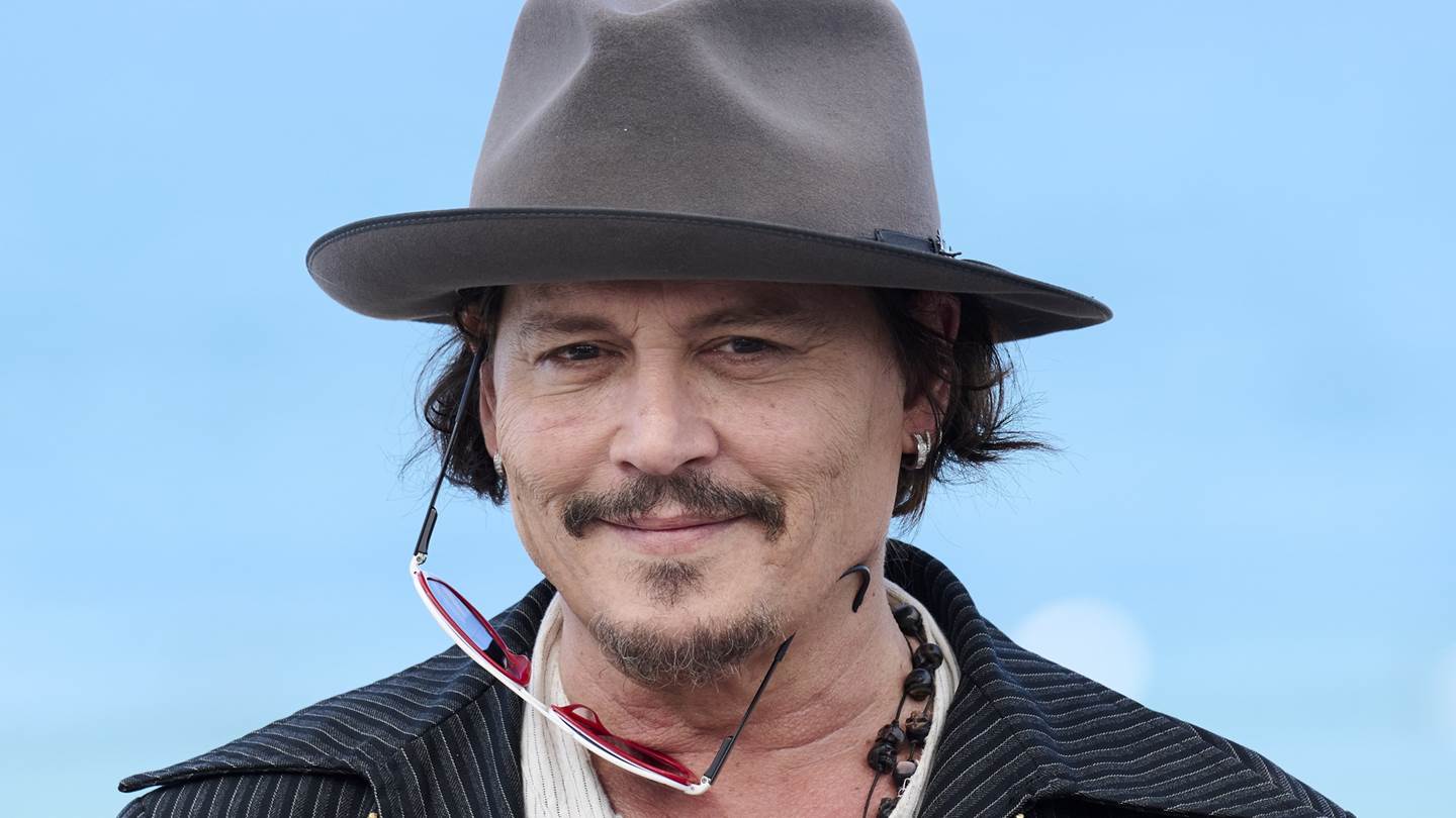 O Johnny Depp ζει μια σαπουνόπερα - ή τουλάχιστον έτσι λέει