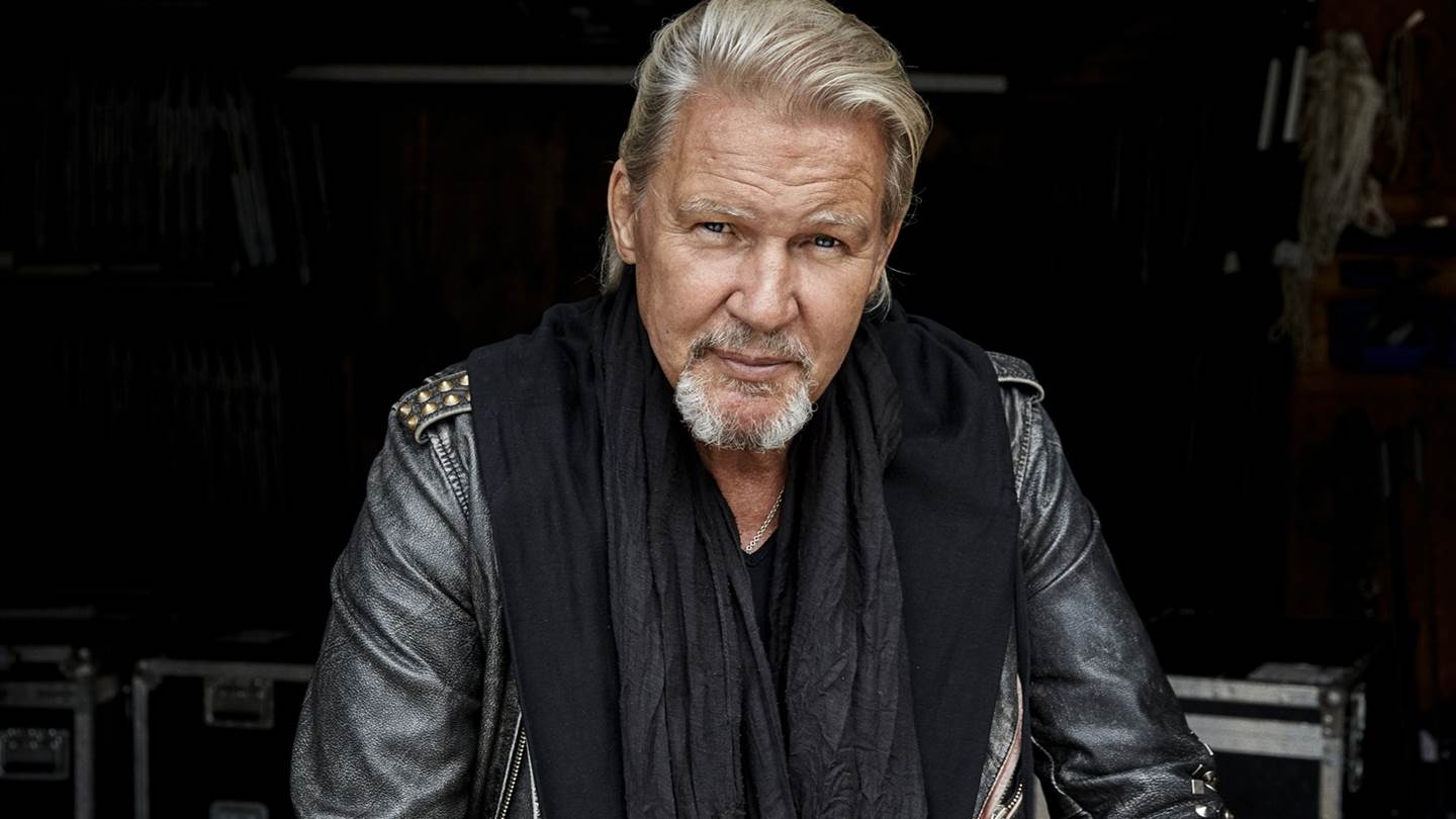 Ο θρύλος της Eurovision Johnny Logan έρχεται για πρώτη φορά στην Ελλάδα
